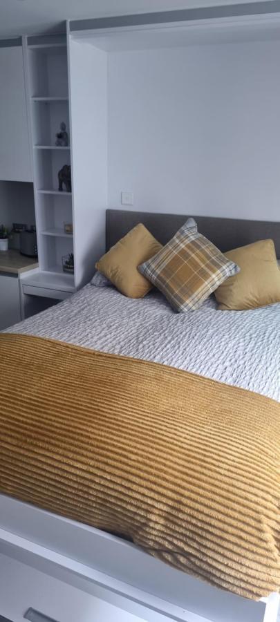 The Hub Gibraltar Apartment Bagian luar foto